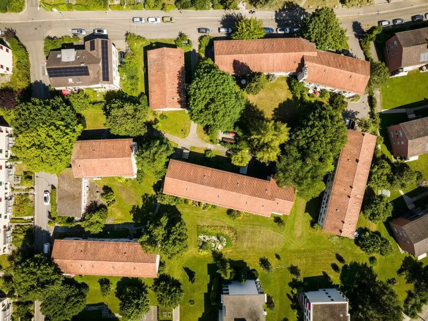 Luftaufnahme der Mehrfamilienhäuser in der FGZ-Siedlung Hegianwandweg (Etappe 17)